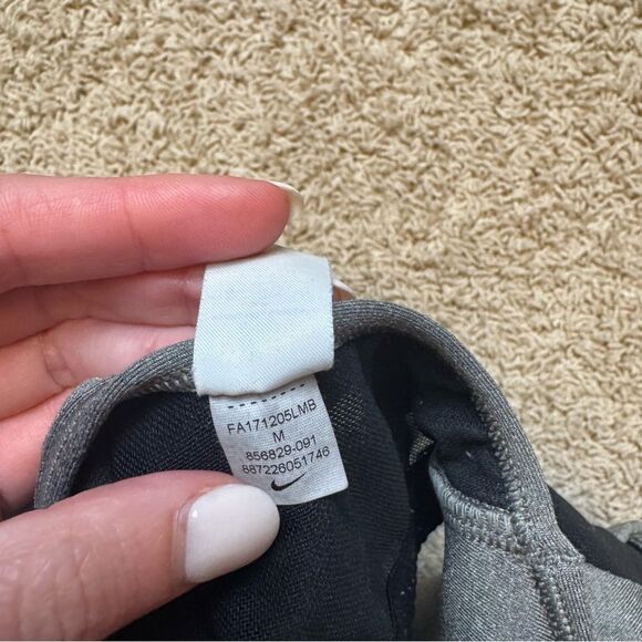 Nike pro sports bra size medium grey black logo - Picture 3 of 3